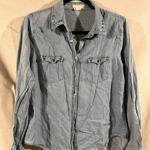 Chambray long sleeve shirt!